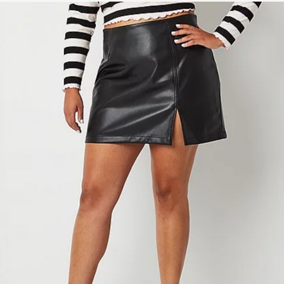 Black Faux Leather Skirt - Picture 1 of 9